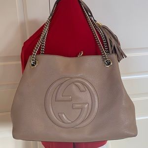 **Authentic*** Gucci Medium Soho bag